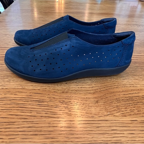 ⭐️ Clarks Navy Medora Gemma Nubuck Slip-On Shoe Size 7 - Picture 11 of 14